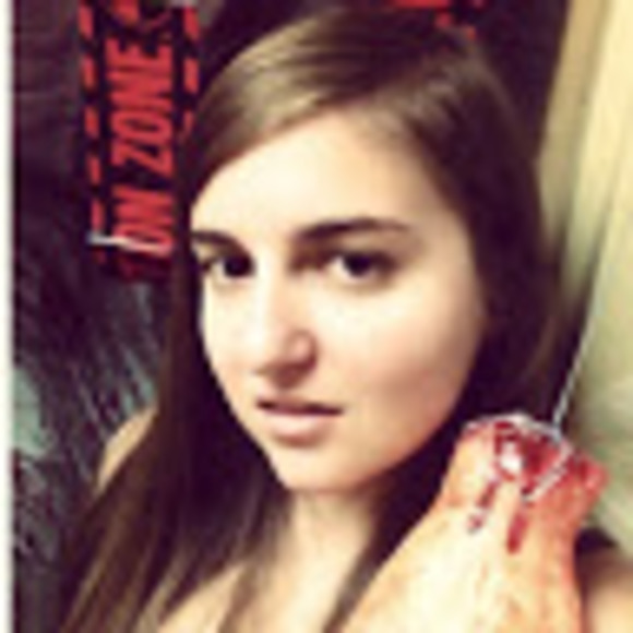 Meet your Posher, Desiree - Picture 1 of 1